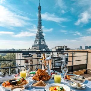 Estadía con desayuno en París.